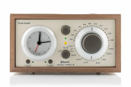 Tivoli Audio Model Three BT USB bordsradio med Bluetooth, valnöt/beige i gruppen Lyd til hjemmet / Høyttalere / Bluetooth-høyttaler hos BRL Electronics (404M3USBTCLA)