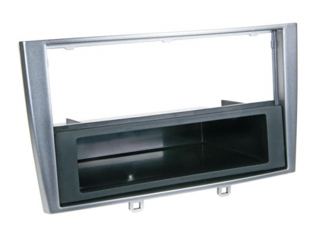 Monteringsram med prylfack Silver Peugeot i gruppen Billyd / Hva passer i min bil / Peugeot / Peugeot 308 / Peugeot 308 2007-2013 hos BRL Electronics (70028104012)