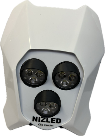 Trippelljus kallvit 105w Triumph 2024-, vit dekal, 3xE306k NIZLED i gruppen Billyd / LED-Belysning / Enduro / Hva passer til motorsykkelen min / Triumph / 2024- hos BRL (871TRIUMPHV24E30F3)