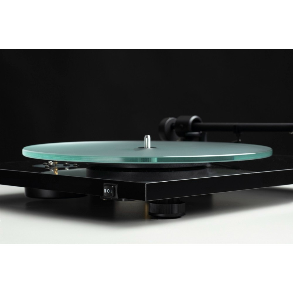 Pro-Ject T1 EVO Phono platespiller med OM10-pickup, pianolakk svart