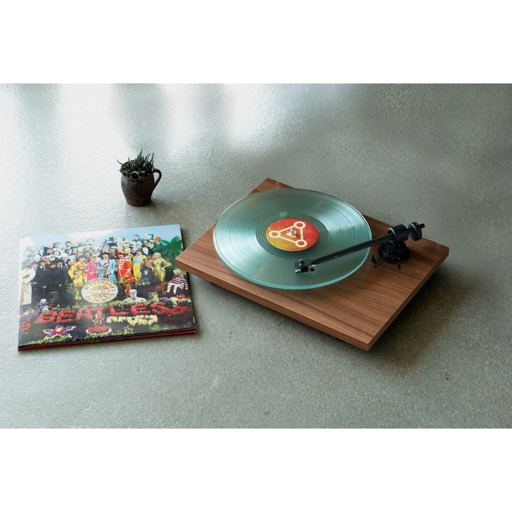 Pro-Ject T1 Phono EVO platespiller med OM10-pickup, valnøtt