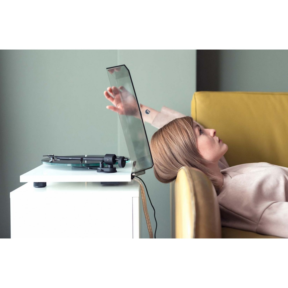 Pro-Ject T1 EVO Phono platespiller med OM10-pickup, matt hvit