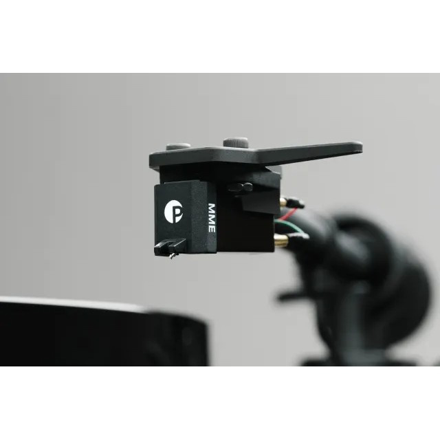 Pro-Ject E1.2 BT med Pick It MM E-pickup, matt hvit