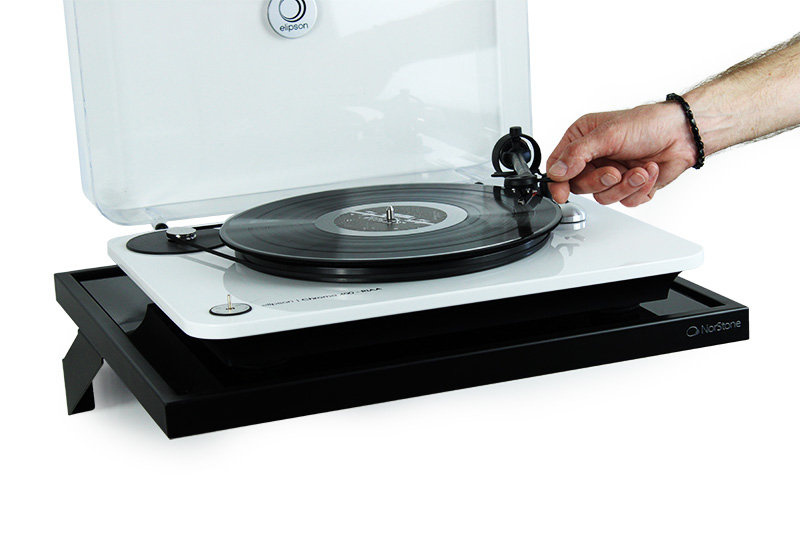 Norstone Esse WS vegghylle for platespiller, svart/svart glass