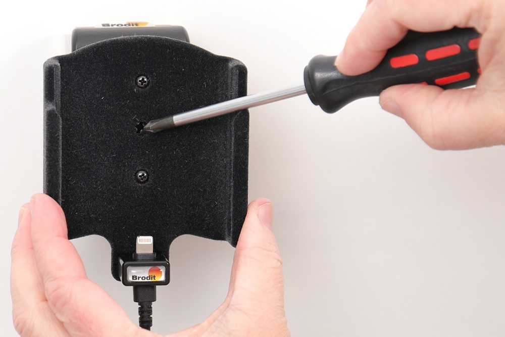 Brodit Aktiv holder med USB-kabel og cigarettadapter, Apple iPhone 11 Pro 