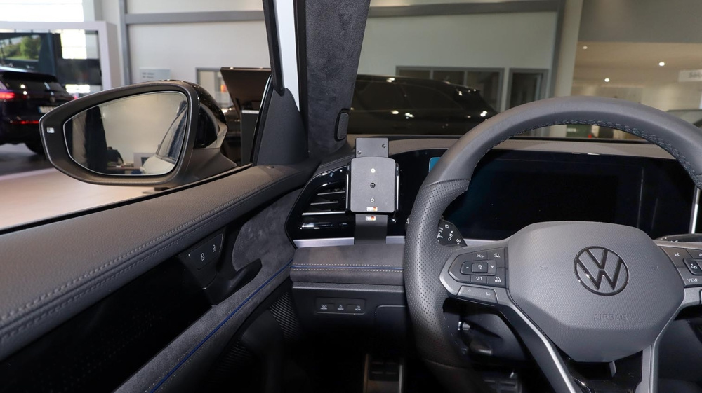 Brodit ProClip, Volkswagen Passat 24-26