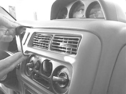 Mitsubishi Pajero Sport 99-06, Sentrert