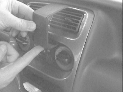 ProClip Monteringsbøyle Daihatsu Sirion 99-01, Sentrert