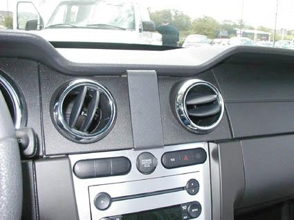 Ford Mustang 05-09, Sentrert