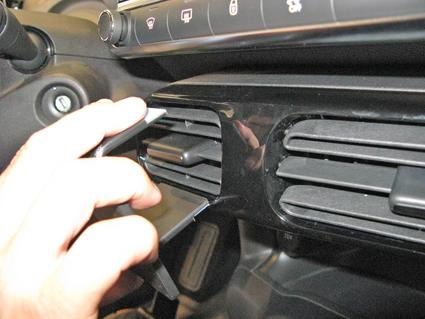 Citroen C4 Cacus 15-, Sentrert