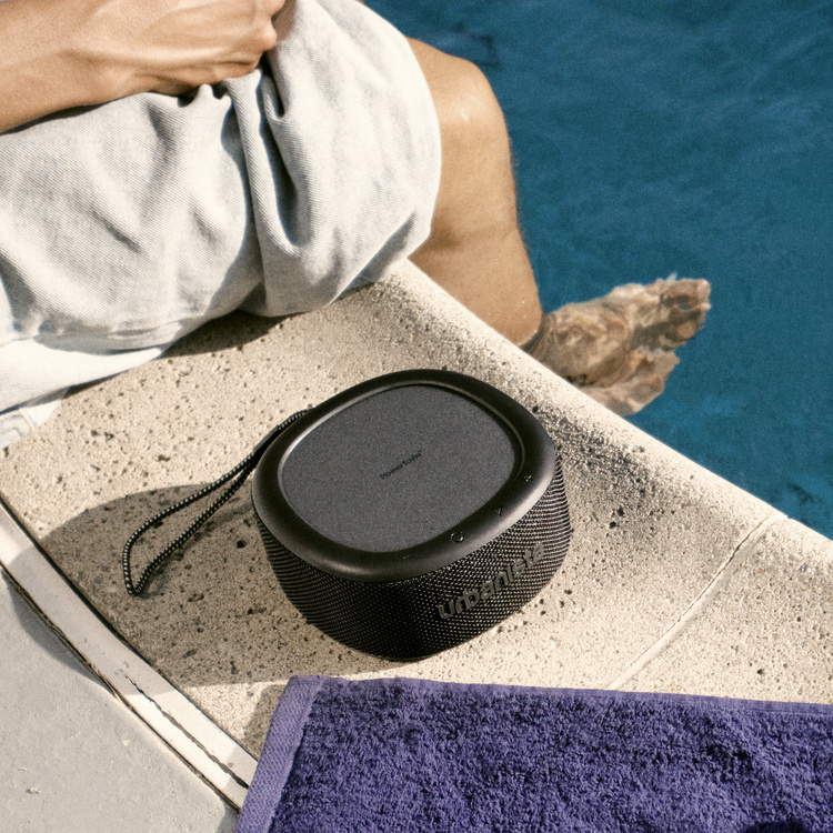 Urbanista Malibu Bluetooth-høyttaler med solcellelading, Midnight Black