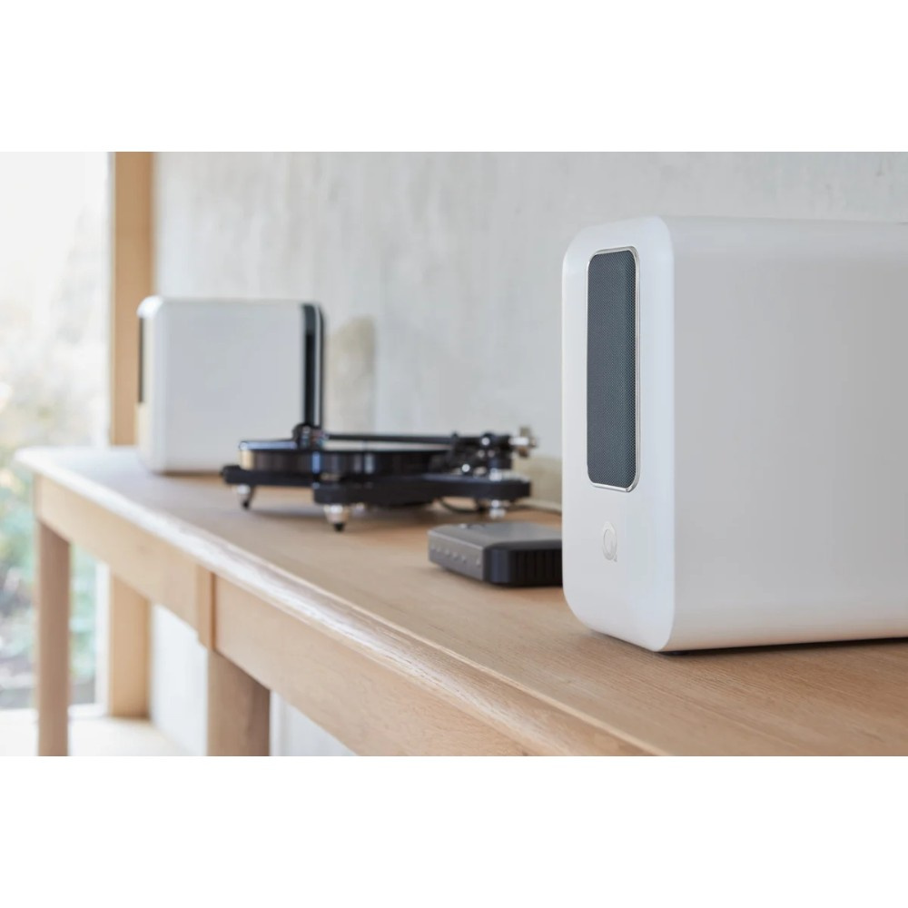 Q Acoustics 3010c stativhøyttaler, matt hvit