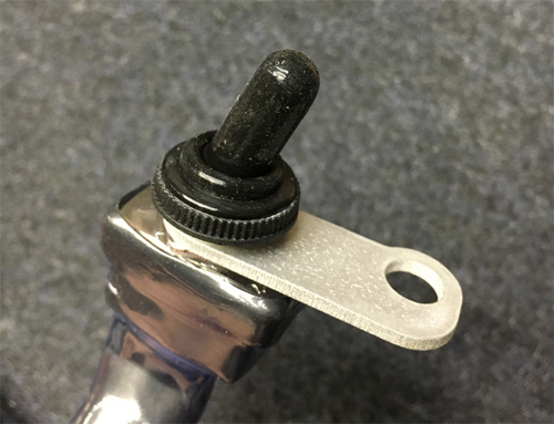 Fäste till strömbrytare, längre ny modell till: styrkrona enduro