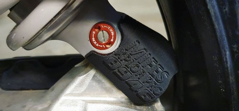 KTM 2017-2022 3D print svingskydd till Super Trax xplor pro 8946, svart