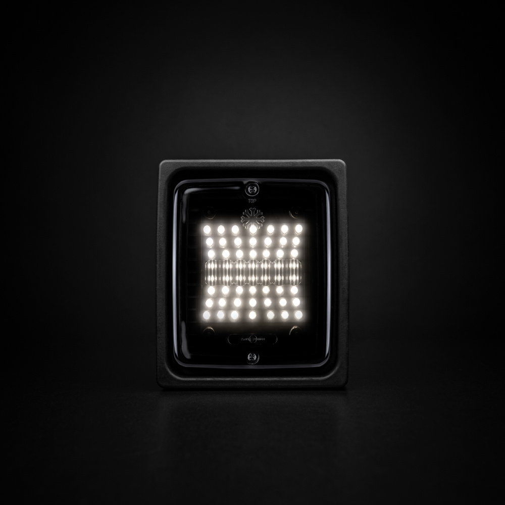 Strands Dark Knight Square Ize LED, Baklys