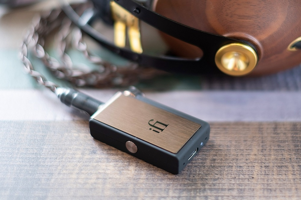 iFi Audio Go Blu, bærbar hodetelefonforsterker med Bluetooth & DAC