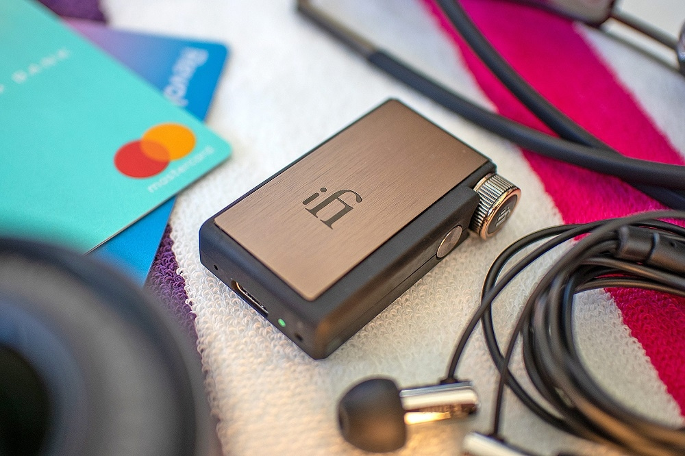 iFi Audio Go Blu, bærbar hodetelefonforsterker med Bluetooth & DAC