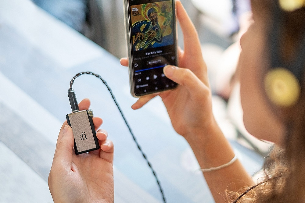 iFi Audio Go Blu, bærbar hodetelefonforsterker med Bluetooth & DAC