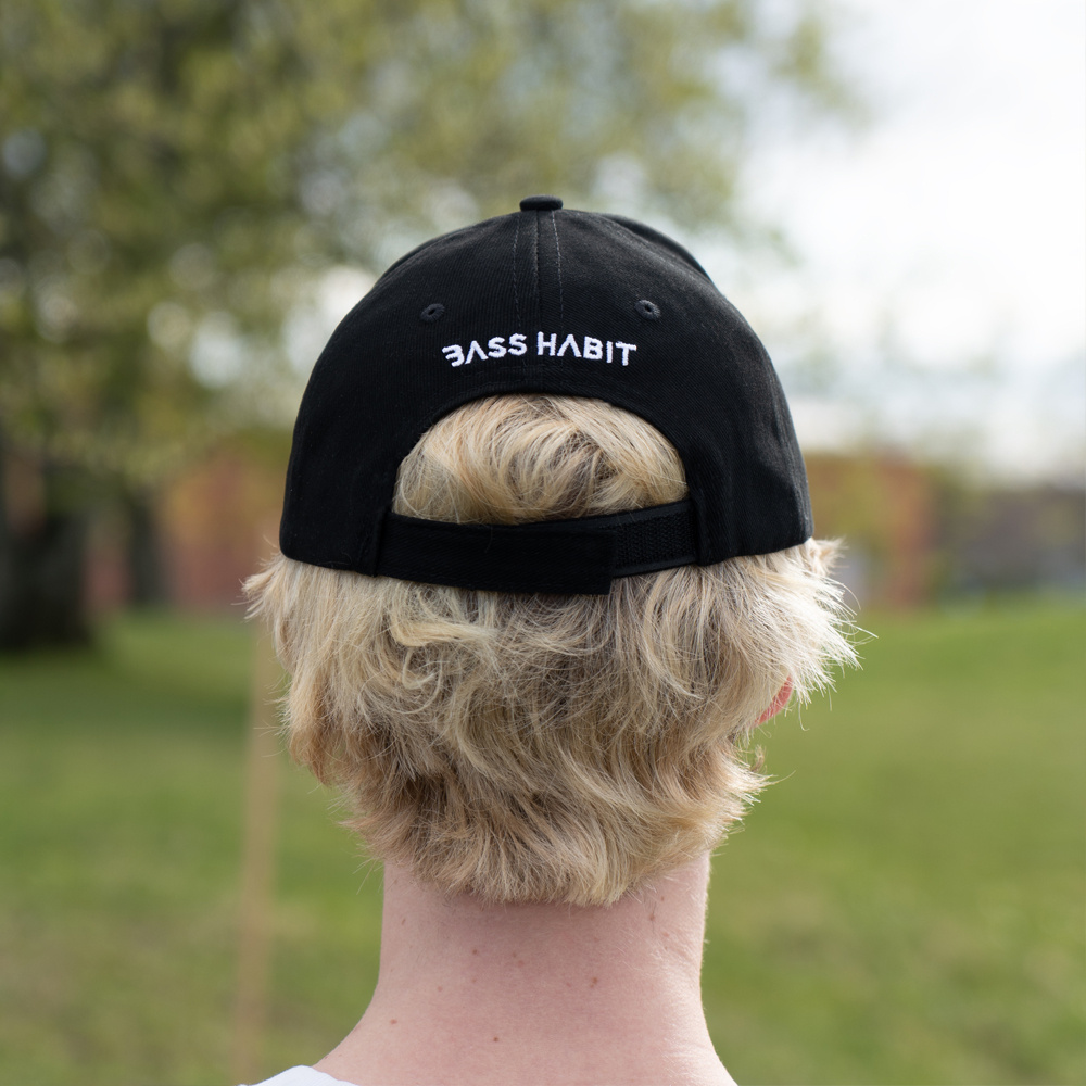 Svart og hvit Bass Habit-caps