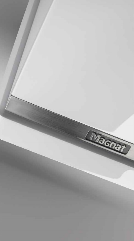 MAGNAT SHADOW 209, HVIT MED PIANOLAKKET FRONT