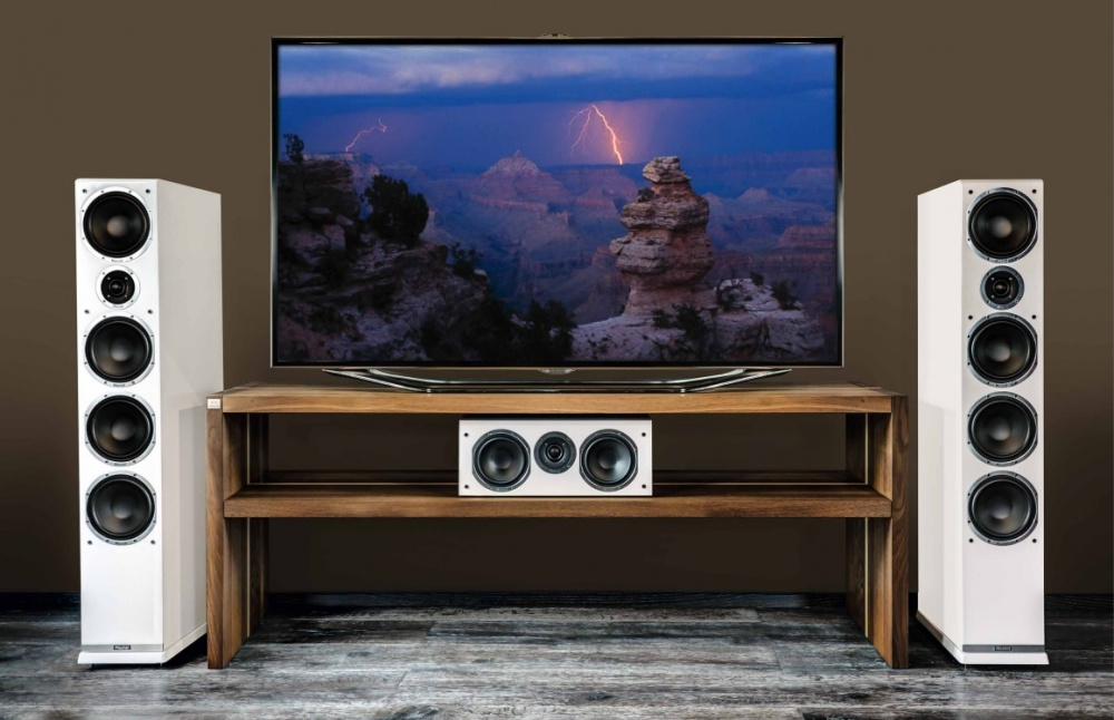 MAGNAT SHADOW 209, HVIT MED PIANOLAKKET FRONT