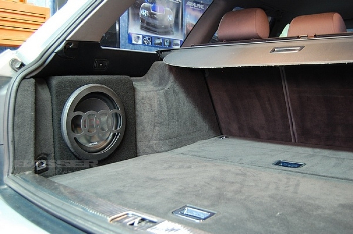 Basskasse med DLS PE10.D2 til Audi A6 Avant 97-04