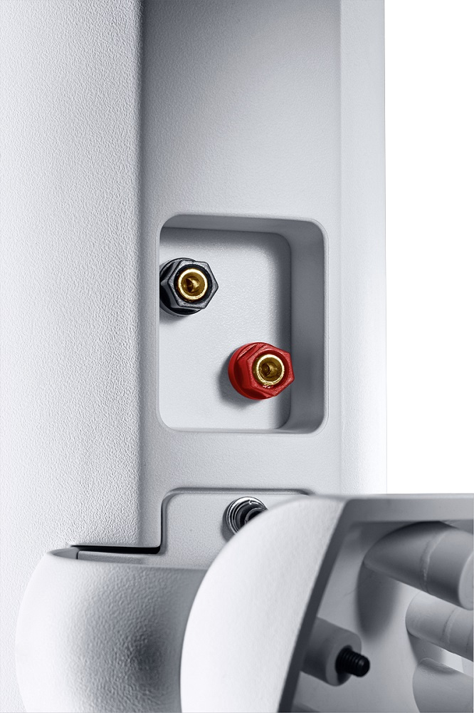 WiiM Amp & Magnat Symbol X 130 utendørshøyttalere, hvit