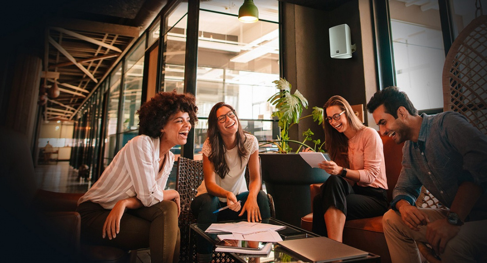 WiiM Amp, SC4B & 2 par Magnat Symbol X-130 utendørshøyttalere, hvit